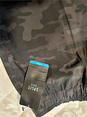 SPLIT  Camo workout shorts XL NWT